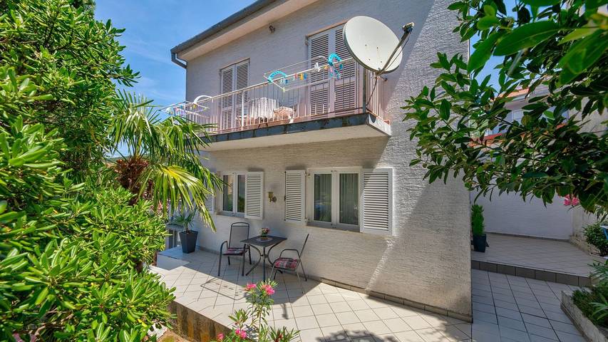 Ferienwohnung für 8 Personen, mit Garten in Selce