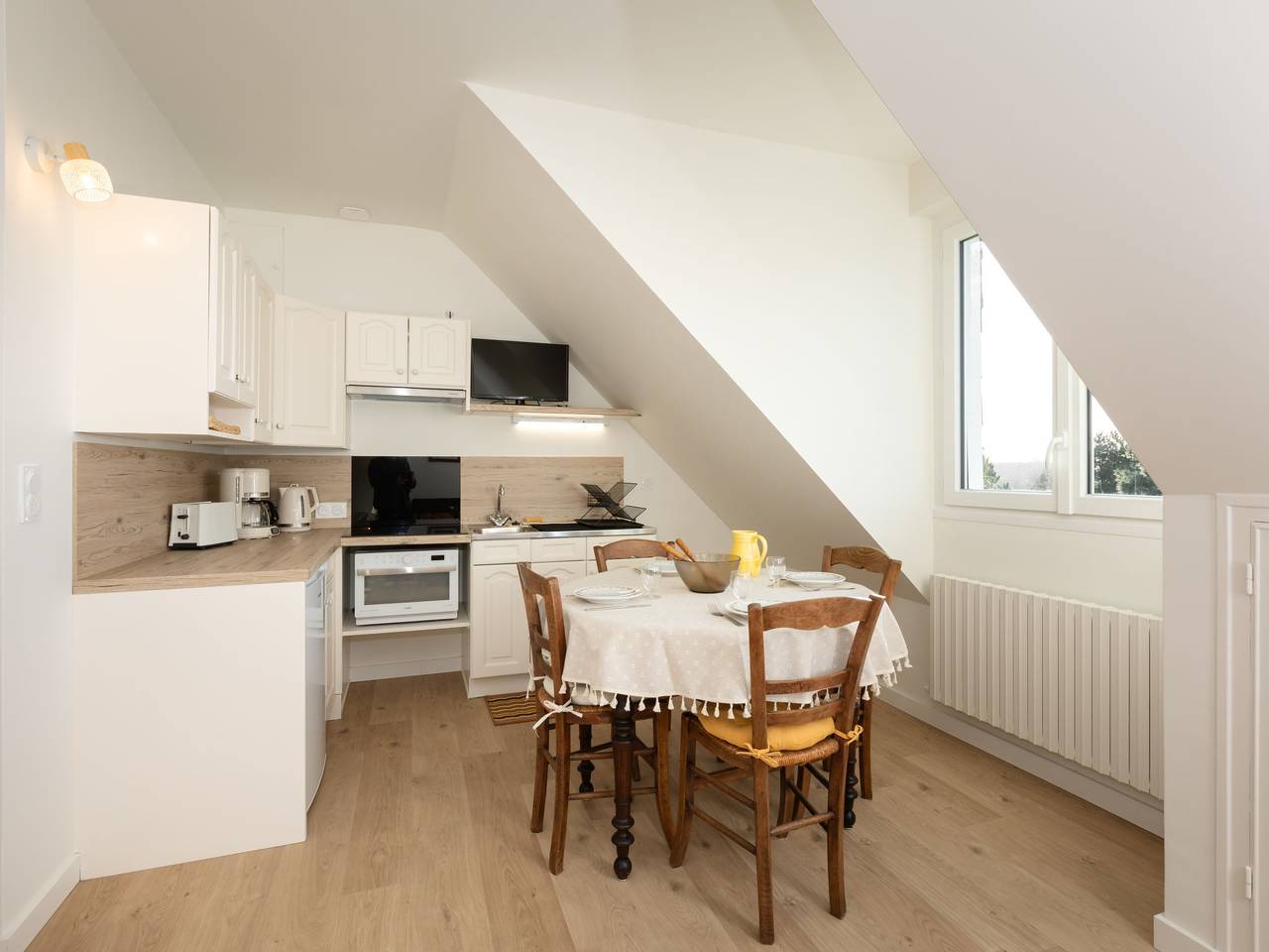 Entire apartment, Les Ajoncs in Lancieux, Dinan region