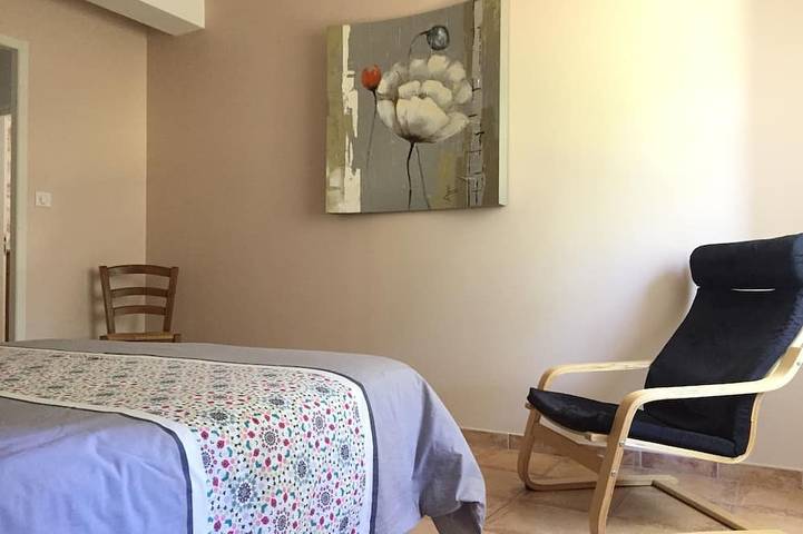 Location de vacances pour 8 personnes, avec jardin à Vesseaux - 2