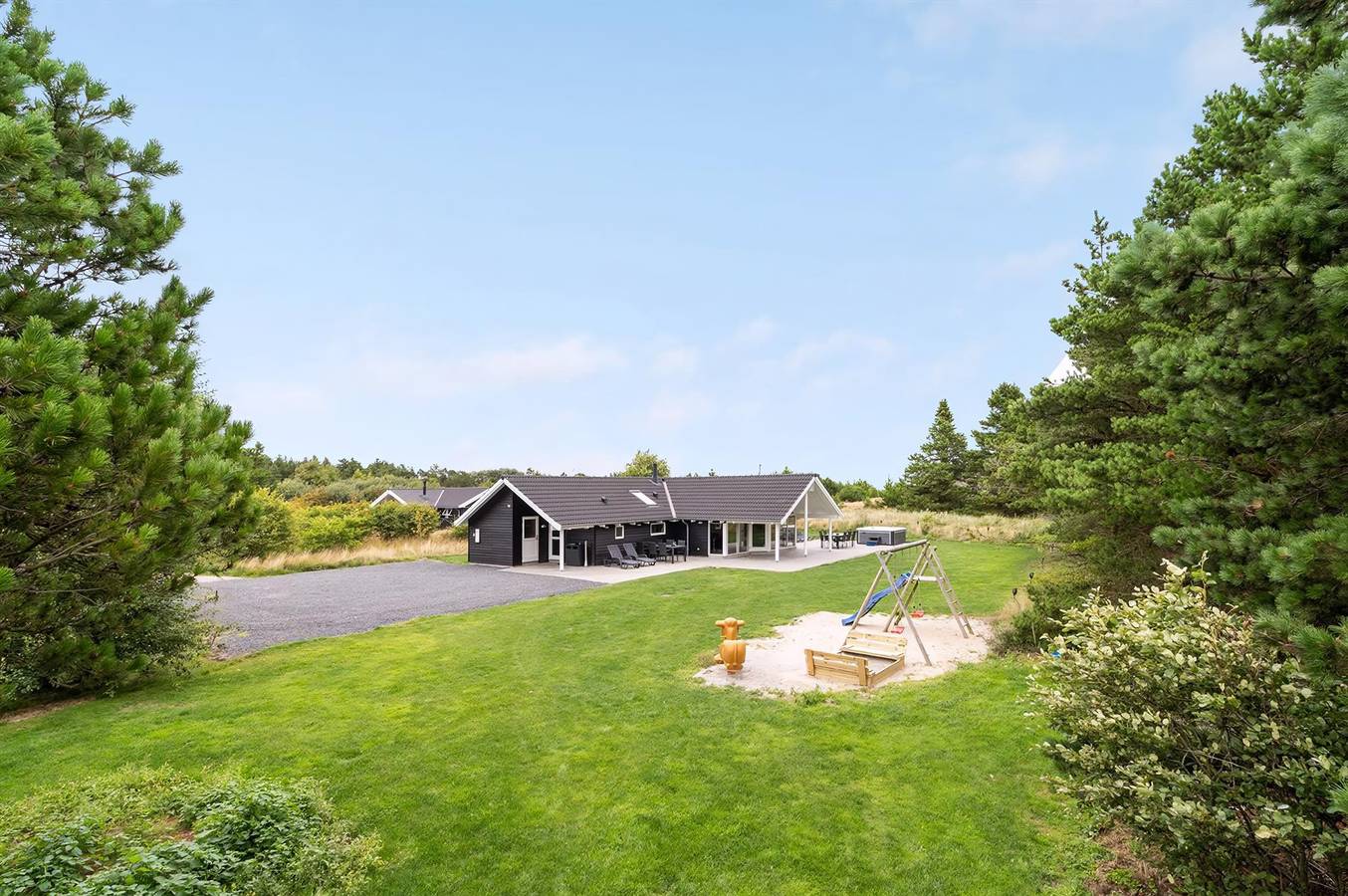 Beautiful home in Rømø w/ 4 Bedrooms, Sauna and Wifi in Sønderstrand, Tagholm