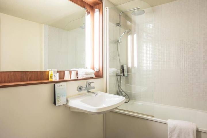 Hôtel pour 2 personnes, avec balcon et vue à Fougères - 3