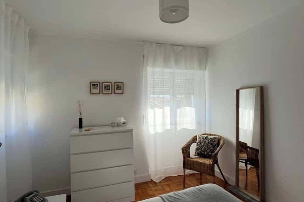 Anacris' Villa 2: cozy 2 Bedroom apt. with terrace in Estoril, Costa de Lisboa