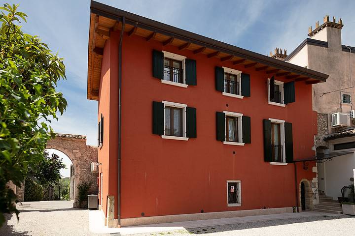 Regarda - Casa Rossa 1, romantisches  Rustico mit WLan, Klimaanlage in Bardolino, Gardasee-Berge
