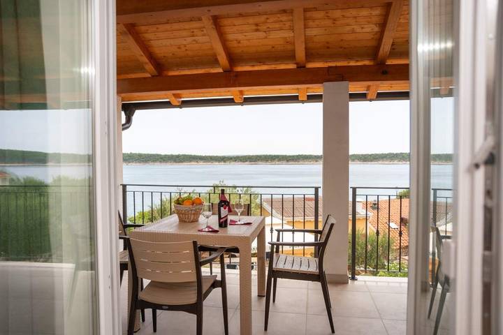 Ferienwohnung für 4 Personen, mit Terrasse auf Rab