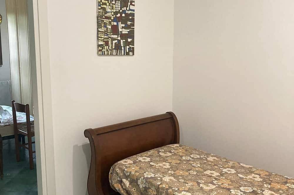 Charming villa near Rome, accommodation 2 in Albano Laziale, Parco Regionale dei Castelli Romani