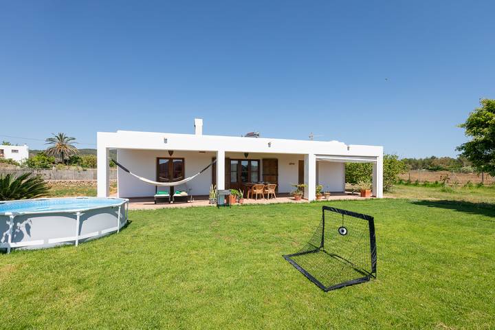 Cheap villa for 4 people, with Terrace and Garden in Ibiza