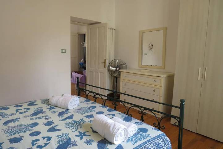 Entire apartment, Sunny loft with terrace and aircon in the city centre in Castellammare (Palermo), Palermo