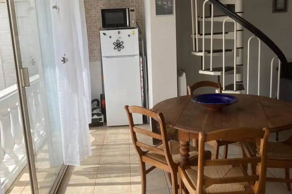 Appartement entier, Duplex soleil, cour extérieure, calme, ensoleillé in Pantin, Seine-Saint-Denis