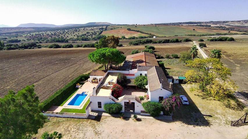 Casa rural para 19 personas, con vistas además de piscina y jardín, Se admiten mascotas en Arcos de la Frontera - 2