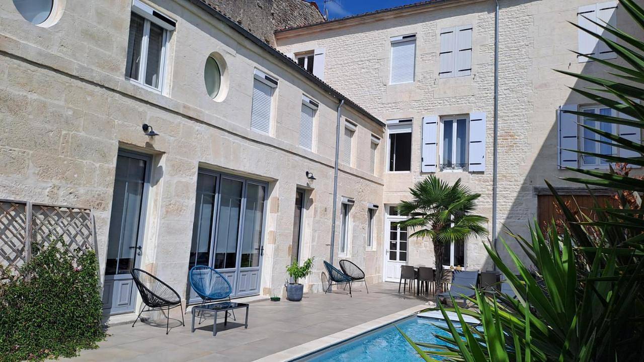 Double Room with Pool View in Niort, Région de Niort