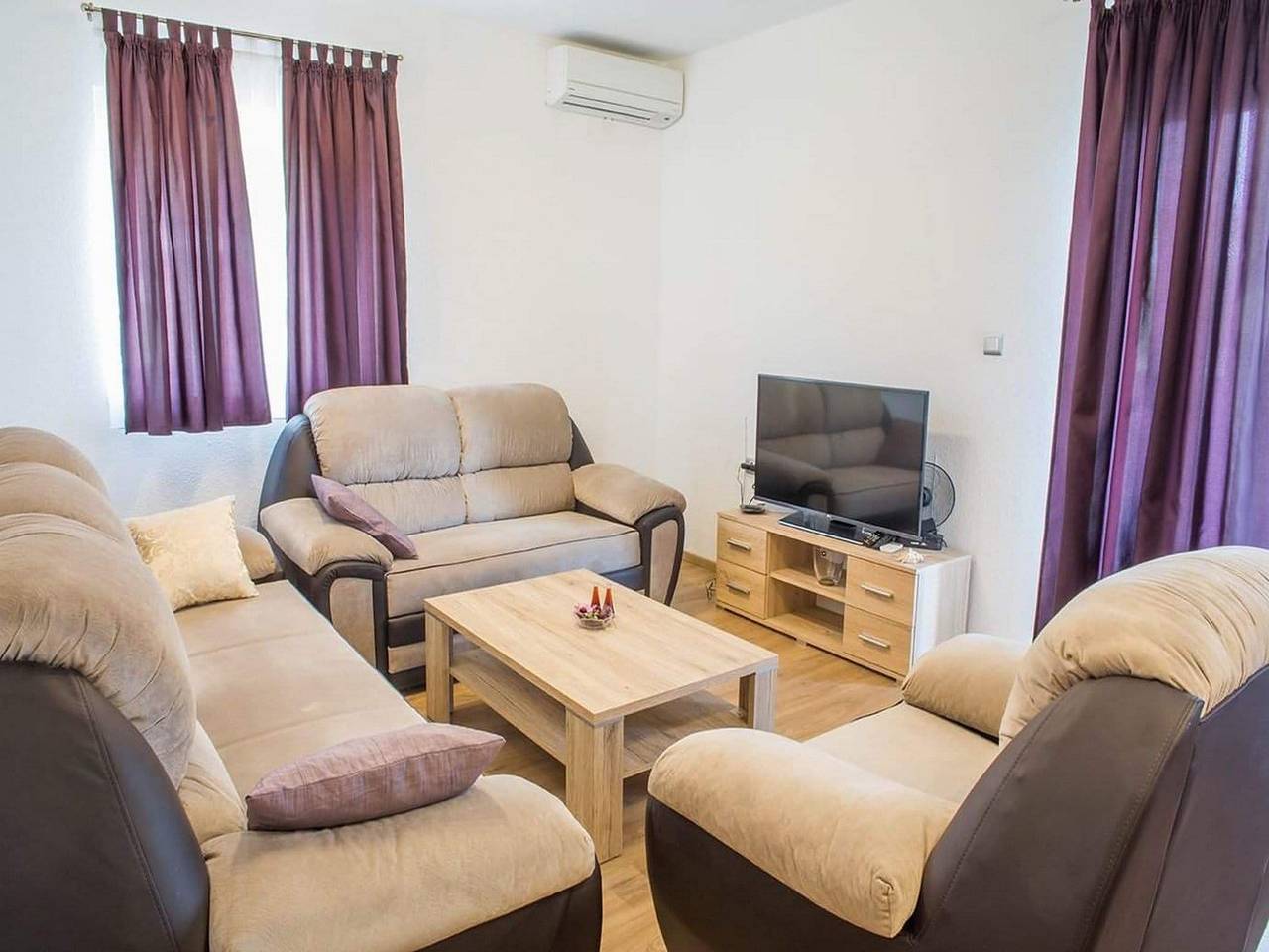 Holiday Home J&D No.2-Nine Bedroom House with Pool in Podstrana, Split-Dalmatien