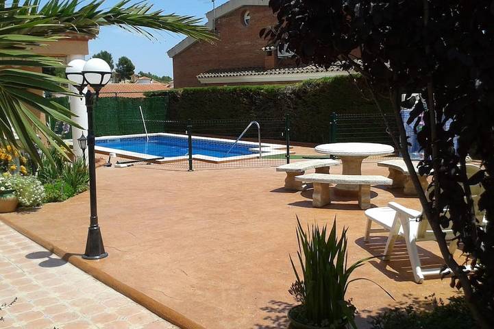 Location de vacances pour 8 personnes, avec jardin dans Bonmont Terres Noves