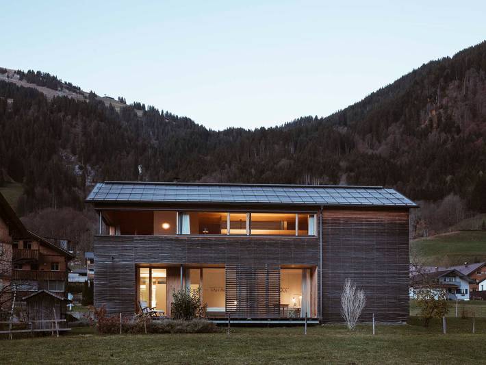 Ferienhaus für 9 Personen, mit Garten und Terrasse, kinderfreundlich in Schoppernau