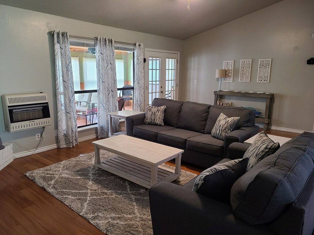 Beautiful Lake Front home w/ sunroom and outdoor patio, in Longtown, Eufaula Lake