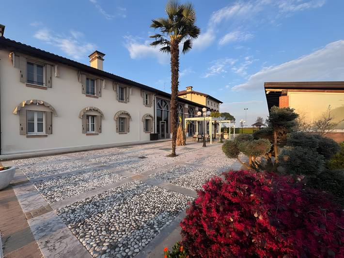 Entire apartment, Apartment 'Alloggio 2 - Monolocale' with shared pool, Wi-Fi and air conditioning in Romano d'Ezzelino, Vicenza Province