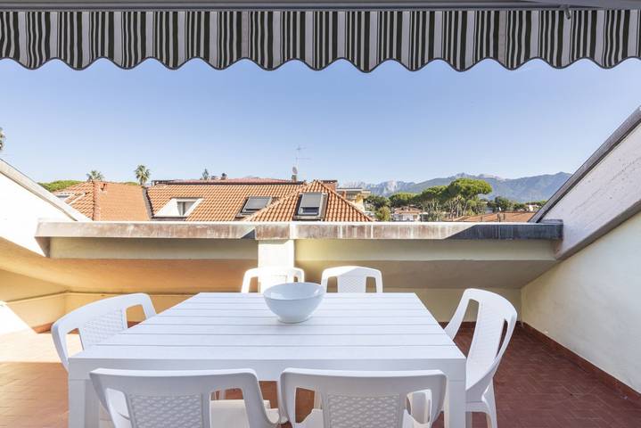 Appartement entier, Appartement de vacances pour 6 personnes avec balcon/terrasse in Marina di Massa, Massa (Italie)