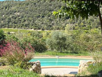 Gîte pour 6 personnes, avec vue ainsi que piscine et jardin à Saint-Maurice-d'Ibie