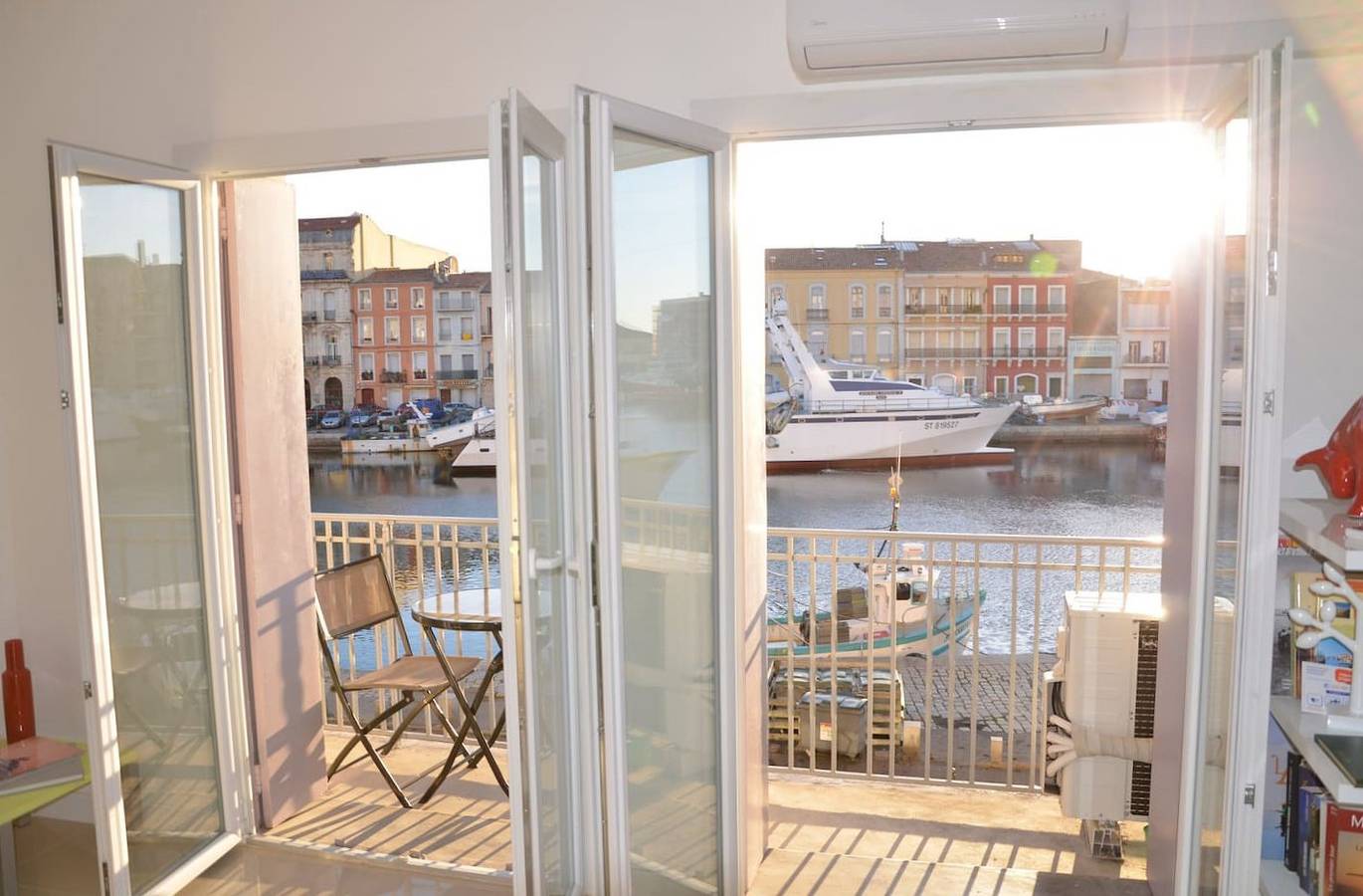 Appartement entier, T2 tout confort, pieds dans l'eau in Sète, Côte d'Améthyste