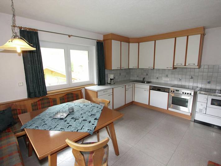 Ganze Wohnung, A well kept holiday home, full of atmosphere and with a wooden decor. in Villgratner Berge, Außervillgraten