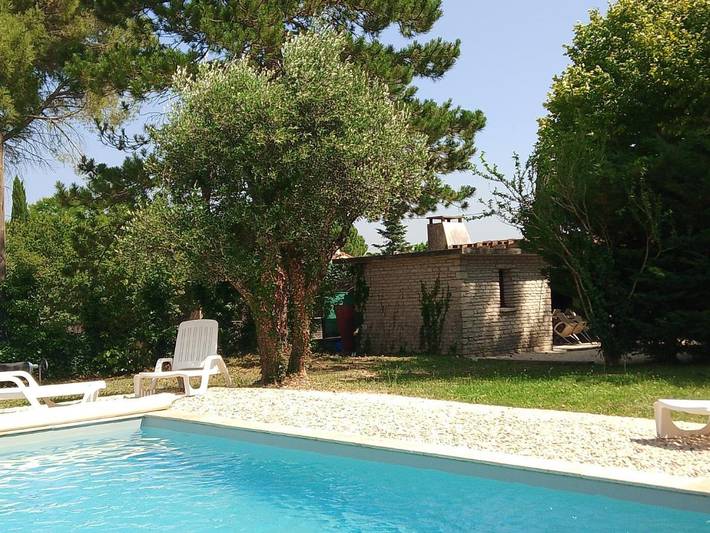 Location de vacances pour 8 personnes, avec vue ainsi que piscine et jardin, animaux acceptés à Chamaret