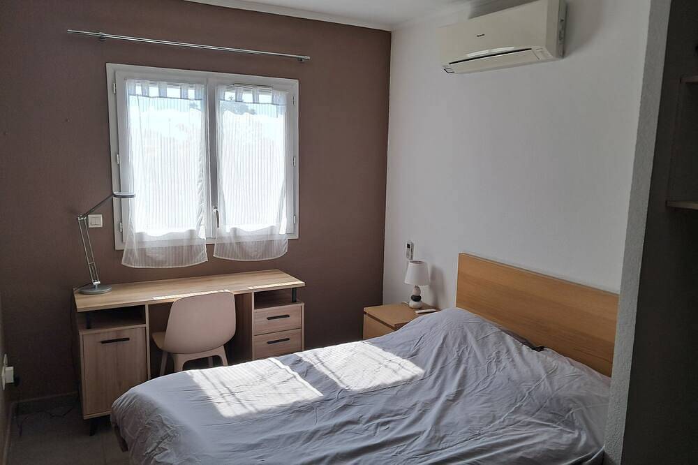 Appartement entier, Appartement F3  lumineux vue montagne et belle terrasse + stationnement privé in Corte, Parc naturel régional de Corse