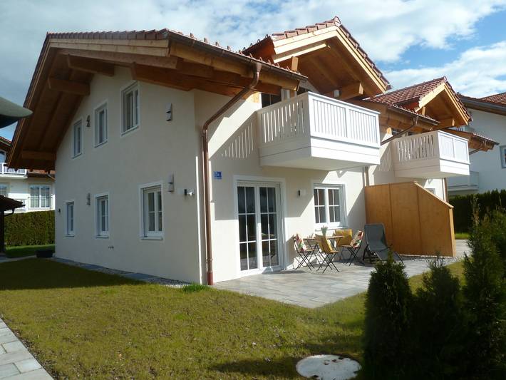 Ganze Ferienwohnung, Ferienwohnungen Irmingard - Ferienwohnung Seeblick, 1-4 Pers., 1 sep. Schlafzimmer, Südbalkon in Chieming, Chiemsee