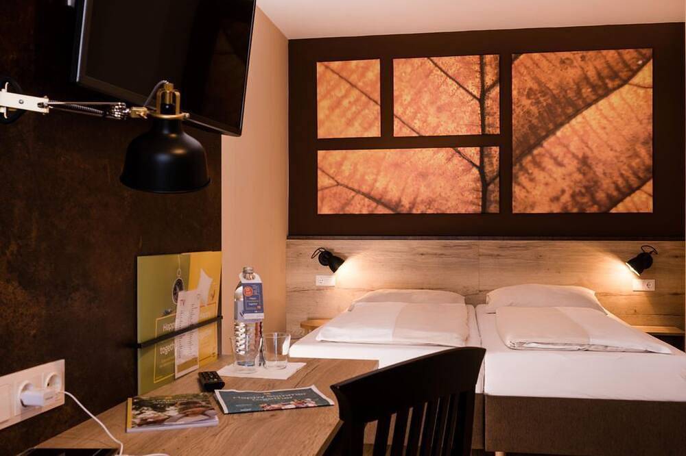 Einzelzimmer mit Dusche, Wc - Jufa Hotel Fürstenfeld ***s in Fürstenfeld, Steirerland