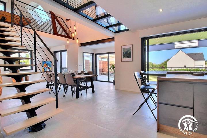 Gîte pour 8 personnes, avec Terrasse ainsi que Jardin et Piscine dans Plage Kerminihy