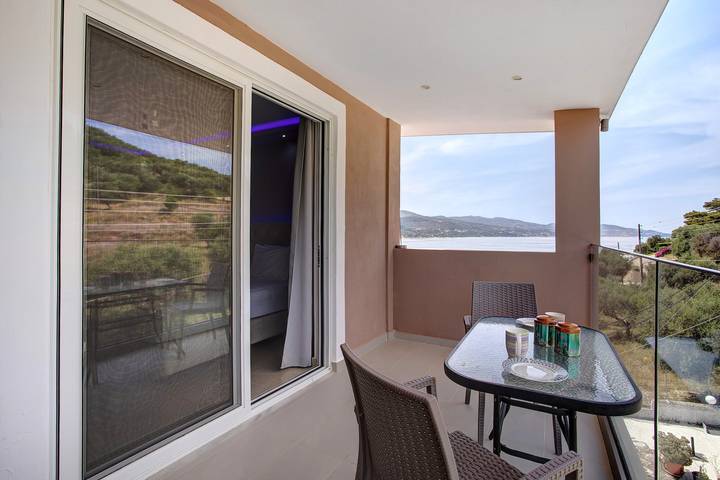 Entire studio, Studio Apartment "Villa Dionysia Studio S5" with Shared Pool & Wi-Fi in Alykanas, Alykes