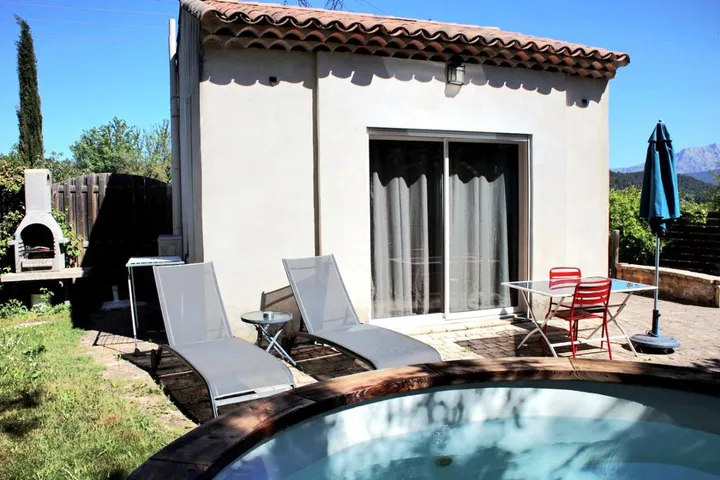 Casa de vacaciones para 2 personas, con piscina además de vistas y jardín - 1