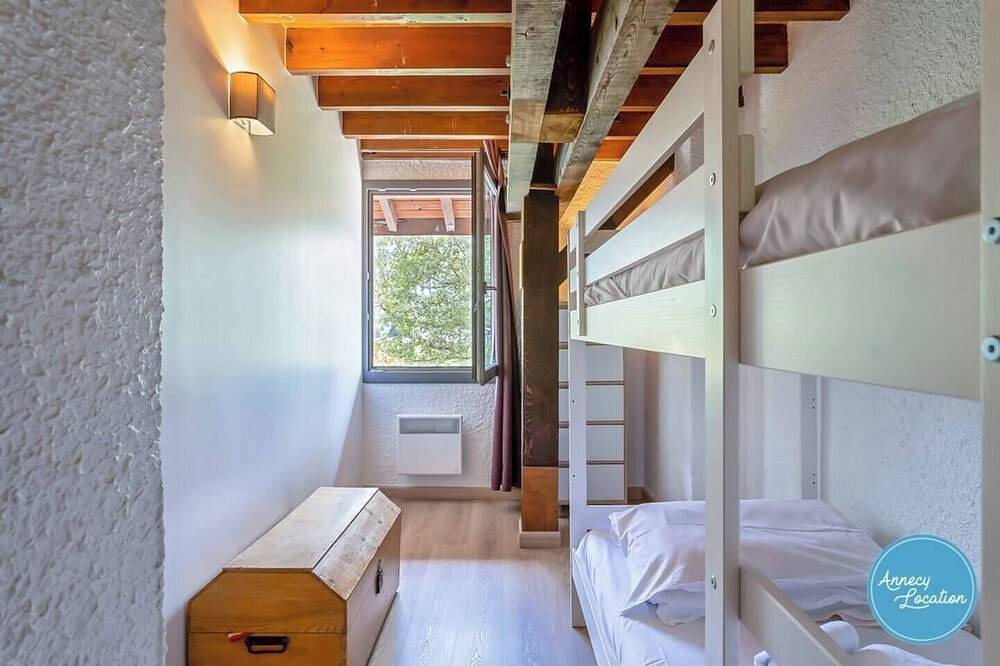Entire apartment, The Bergerie T3- view Mountains. in Talloires-Montmin, Annecy region