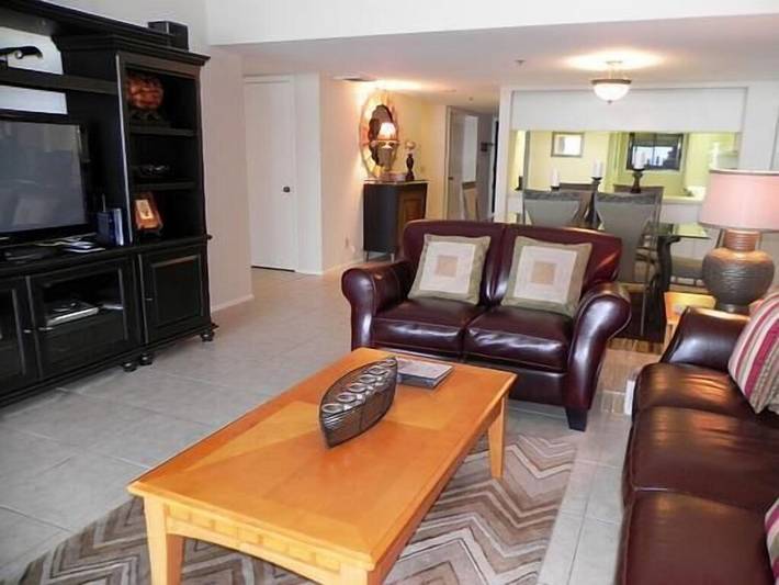 Vacation rental for 4 people, with pool and hot tub as well as balcony in Longboat Key