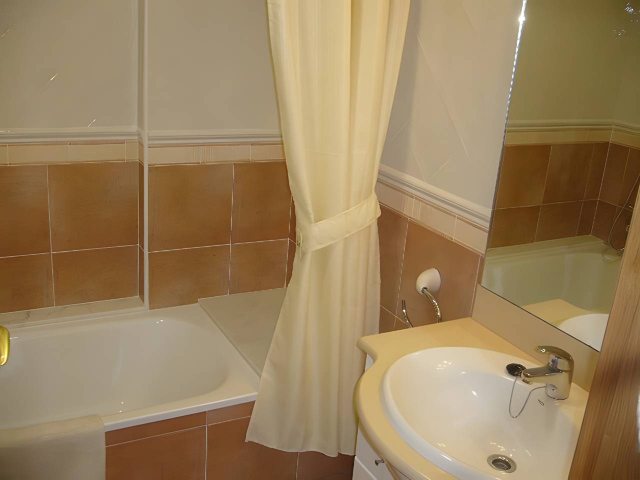 Casa Vacacional 'Adosado Oliva Nova' con Piscina Compartida, Terraza y Wi-Fi in Oliva, Costa Blanca