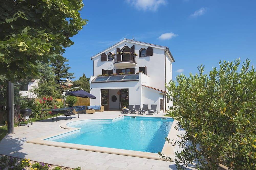 Villa in Fazana, familienfreundlich, am Meer, beheizter Pool, bis 9 Personen in Fažana (Kroatische Adria), Fazana
