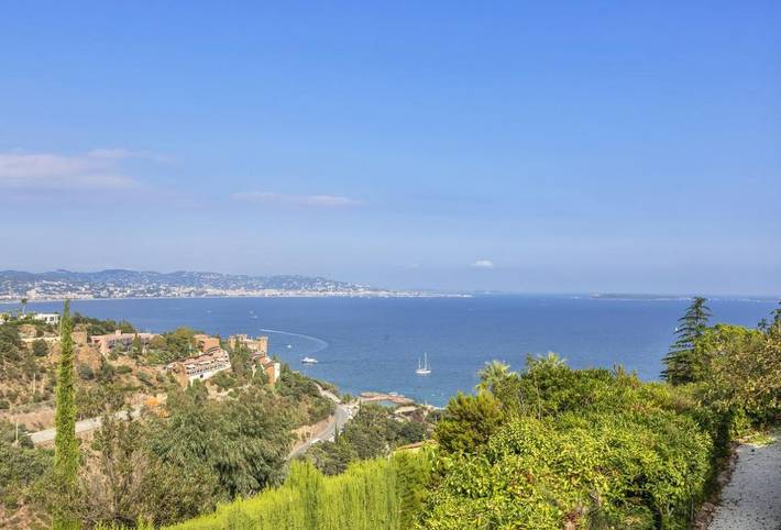Villa pour 14 personnes, avec jardin ainsi que piscine et vue sur l’océan, adapté aux familles à Théoule-sur-Mer - 2
