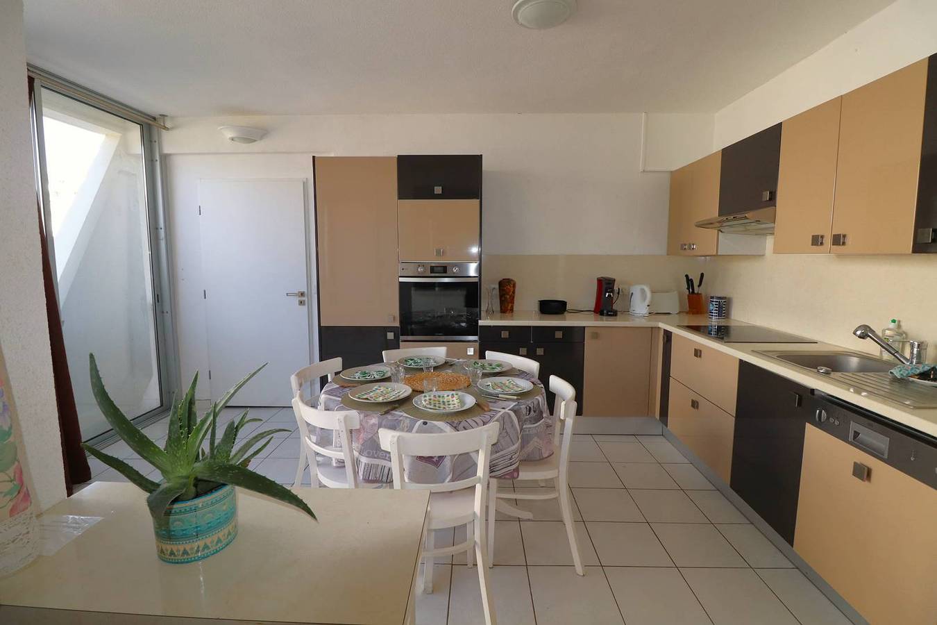 Appartement de vacances entier, 3 pièces climatisé avec wifi centre ville 500m plage in La Grande-Motte, Côte d'Améthyste