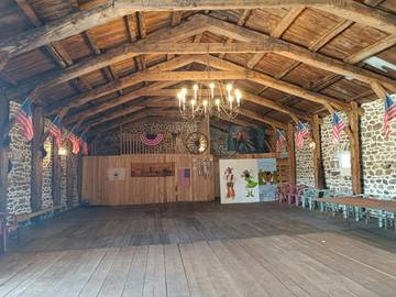 Gîte pour 16 personnes, avec jardin dans Mazan-l'Abbaye