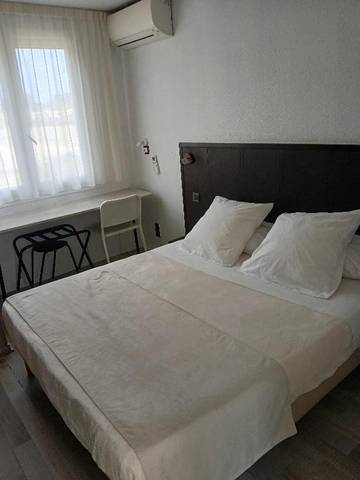 Hôtel pour 2 personnes, avec terrasse ainsi que jardin et vue à Donzère