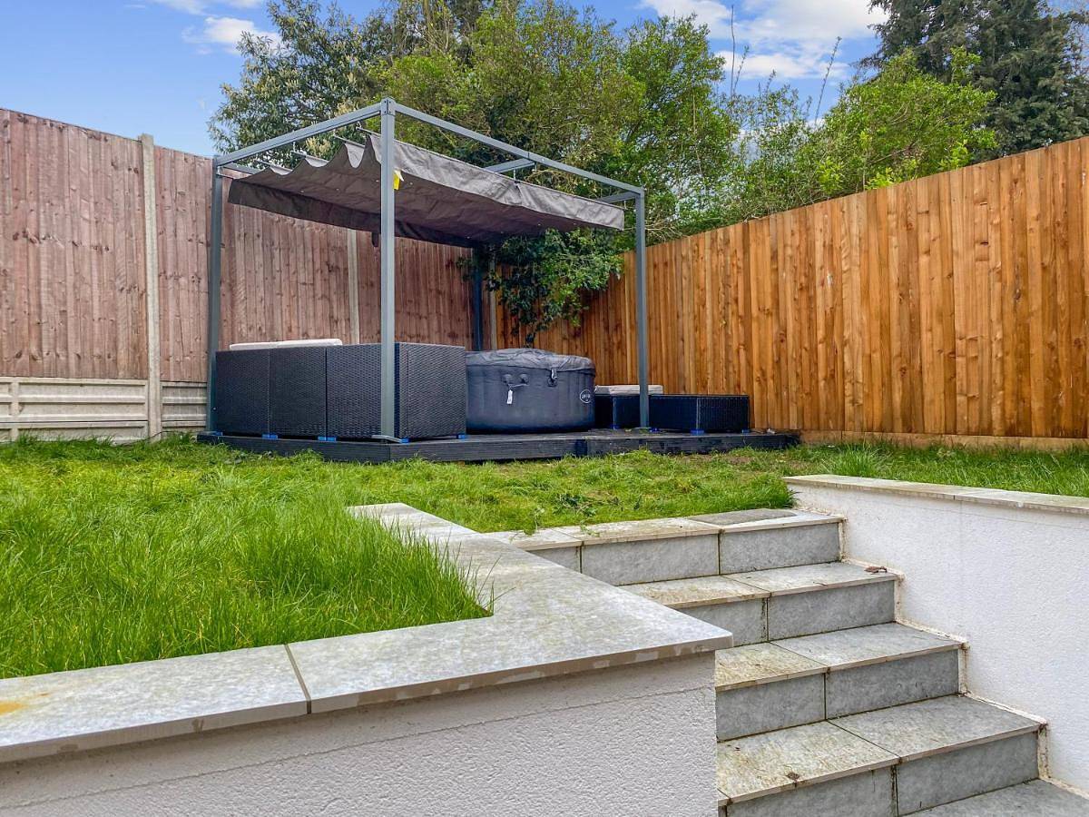Three-Bedroom House in London, South East England