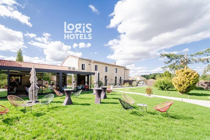 Station pour 2 personnes, avec terrasse ainsi que jacuzzi et jardin à Mignaloux-Beauvoir