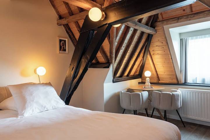 This hotel is a 1 bedroom(s), 1 bathrooms, located in Delft, Zuid-Holland. in Delft, Stadsgewest Haaglanden