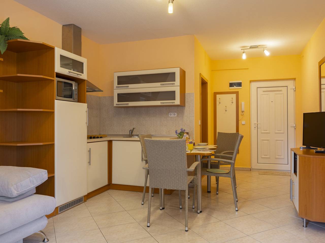 Ganze Wohnung, Catalpa in Balatonföldvar, Plattensee Südufer