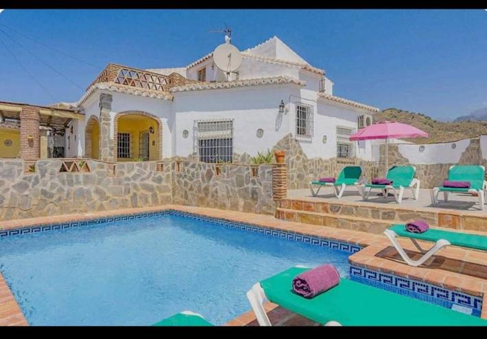 Casa rural para 6 personas, con terraza además de piscina y vistas en Sierra de Tejeda Almijara y Alhama