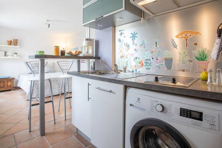 Studio entier, Villa 'Bonheur' avec piscine privée, Wi-Fi et climatisation in Saint-Raphaël, Côte méditerranéenne (France)
