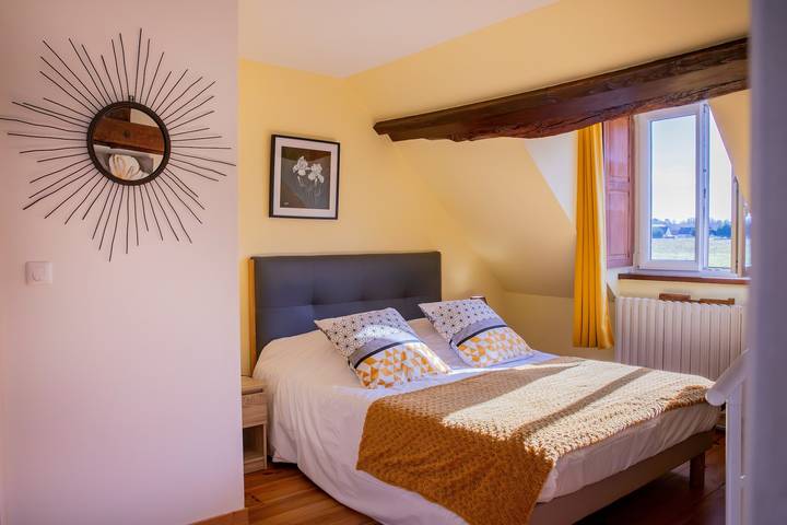 Guest Room 'Chambre Iris - Le Petit Puits' with Shared Garden and Wi-Fi in Cheverny, Sologne