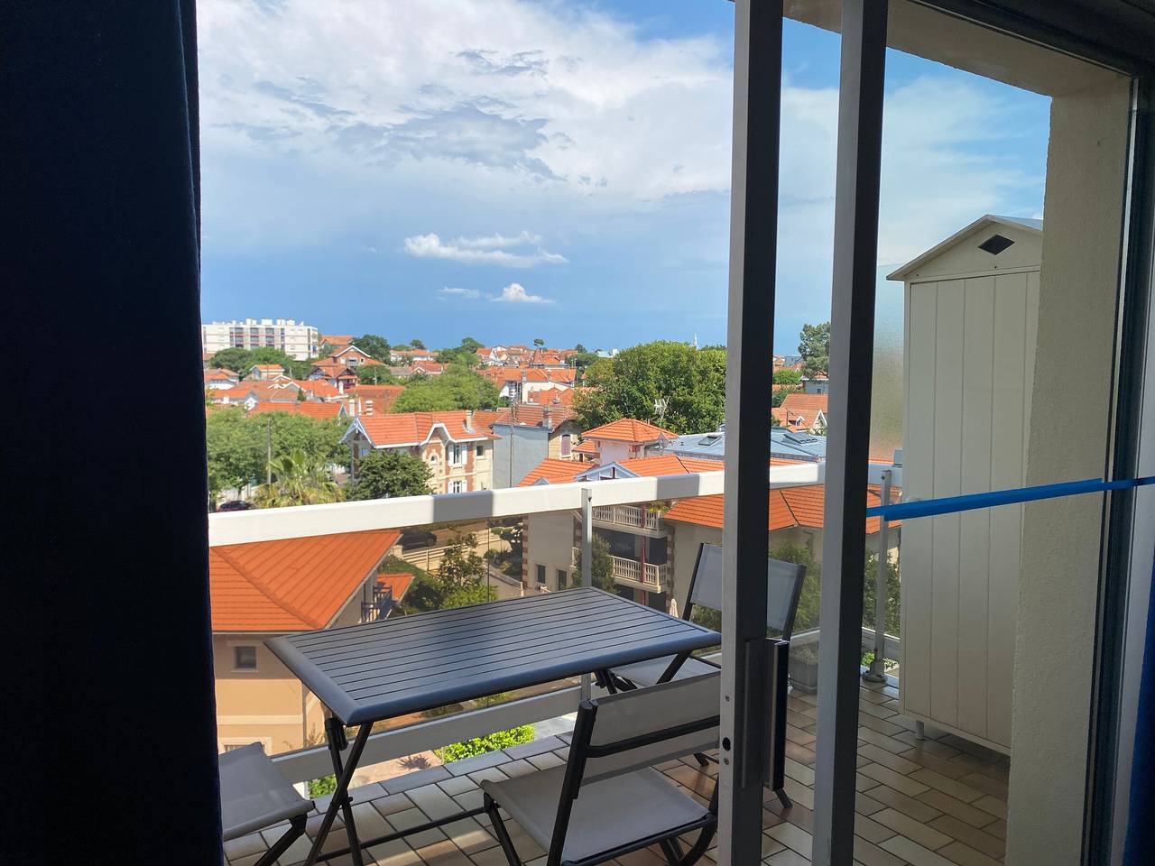 Appartement entier, Studio Cabine - Centre Ville, Proche Plage et Casino, Parking Sécurisé, Balcon et Équipements Complets in Arcachon, Région d'Arcachon