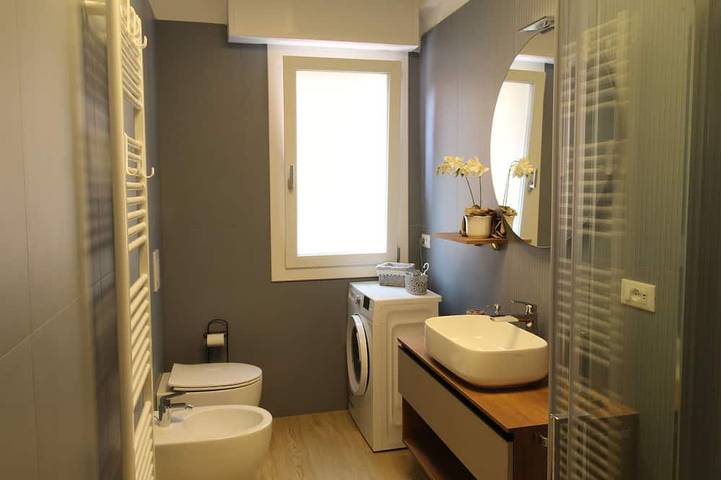 Ganze Wohnung, Luxuriöse Ferienwohnung Direkt Am See Mit Seeblick Und Privatstrand in Bardolino, Gardasee-Berge