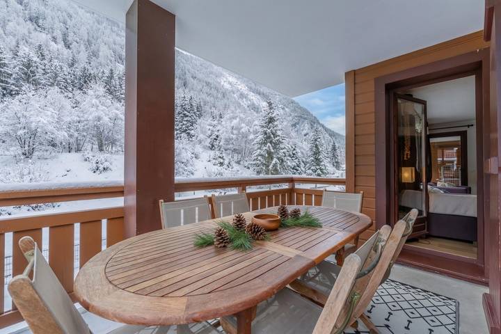 Entire apartment, L'Ours Bleu B13 Ski-In at Vallorcine| Shared Pool, Gym & Wellness in Vallorcine, Massif du Mont-Blanc