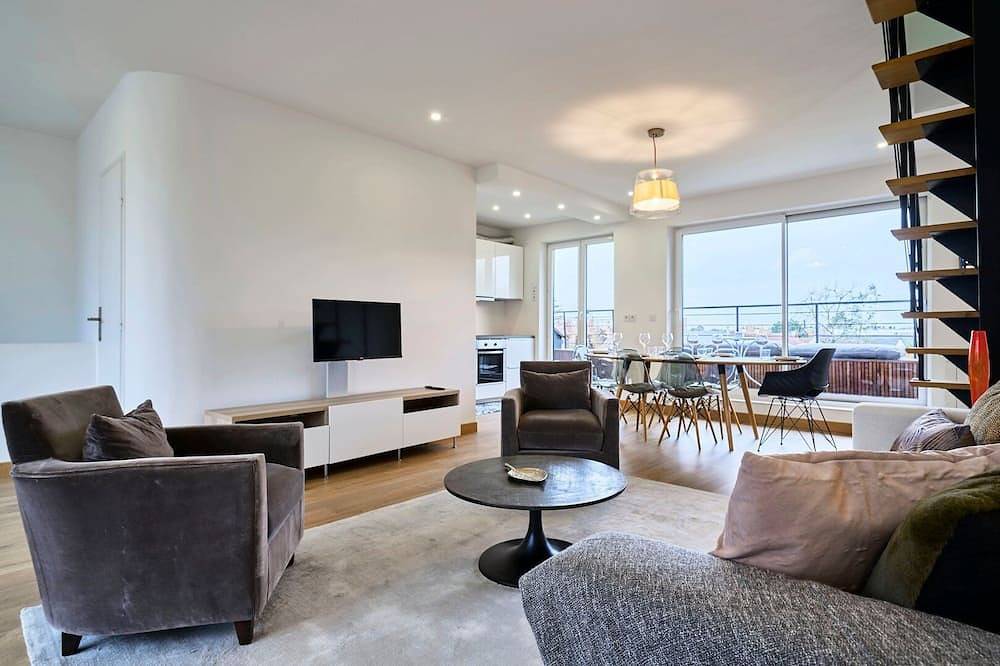 Entire apartment, 3 bedroom apartment with balcony in Marcq-en-Barœul, Lille region