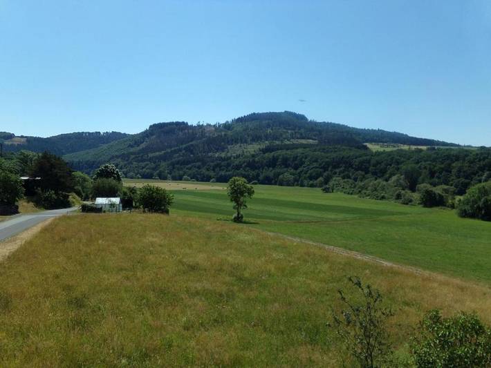 Ferienwohnung für 4 Personen, mit Balkon und Terrasse sowie Garten und Ausblick in Battenberg